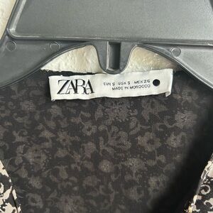 Zara Black Floral V-Neck Long Sleeve Crop Top size S